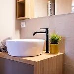 Von Spears - Edles Design Mit Balkon Und Kostenloser Tiefgarage Im Neuseenland Apartmán