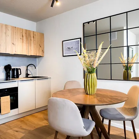 Von Spears - Edles Design Mit Balkon Und Kostenloser Tiefgarage Im Neuseenland