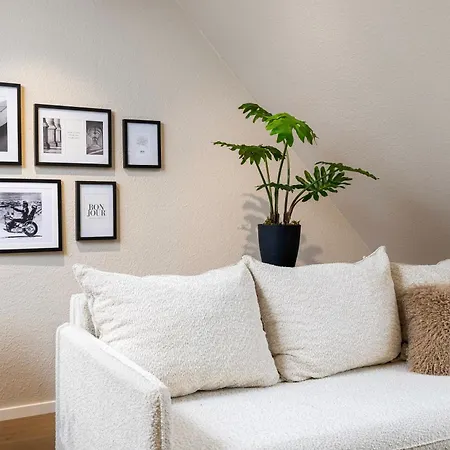 Von Spears - Edles Design Mit Balkon Und Kostenloser Tiefgarage Im Neuseenland Appartement