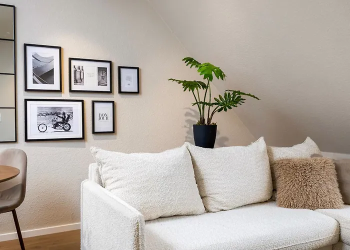 Von Spears - Edles Design Mit Balkon Und Kostenloser Tiefgarage Im Neuseenland Apartment